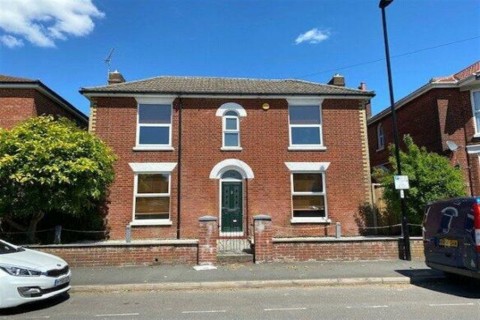 View Full Details for Waterloo Road, Freemantle, SO15