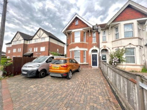 View Full Details for Howard Road, Southampton, Hampshire, SO15