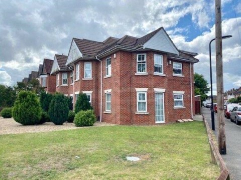 View Full Details for Howard Road, Southampton, Hampshire, SO15