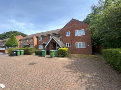 View Full Details for Chelveston Crescent, Southampton, Hampshire, SO16