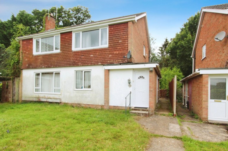 Fern Road, Hythe, Southampton, SO45 5EE