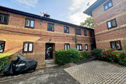 View Full Details for 6 Squires Walk, Southampton, SO19